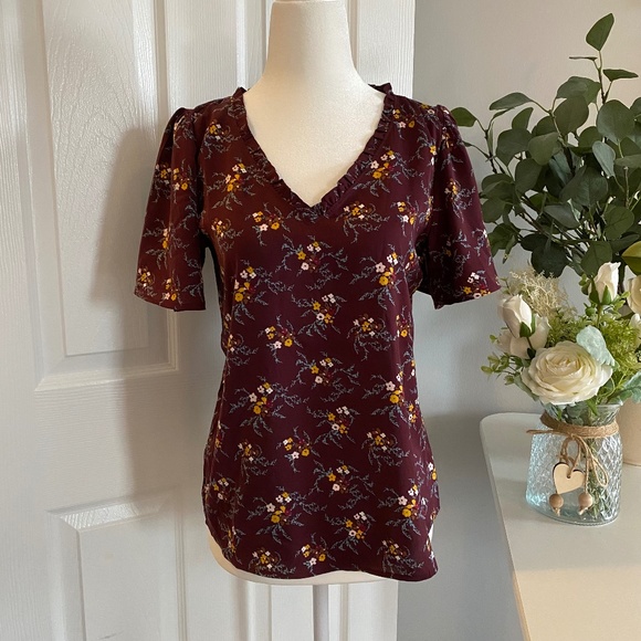 Ann Taylor Factory Tops - Ann Taylor Factory short sleeve burgundy floral blouse, XS